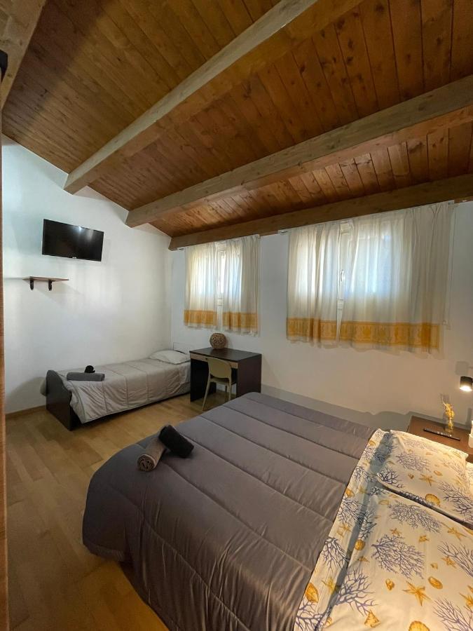Il Vicoletto Guest House Porto Torres Bagian luar foto