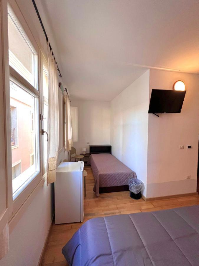 Il Vicoletto Guest House Porto Torres Bagian luar foto
